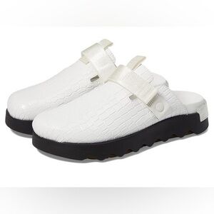 NEW Sorel Viibe White Croc Embossed Clogs